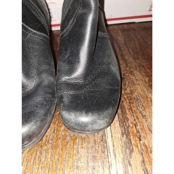 7M Clarks Black Leather Side Zip Chunky Stacked Heel Boots Booties Buckle Accent - Picture 3 of 12